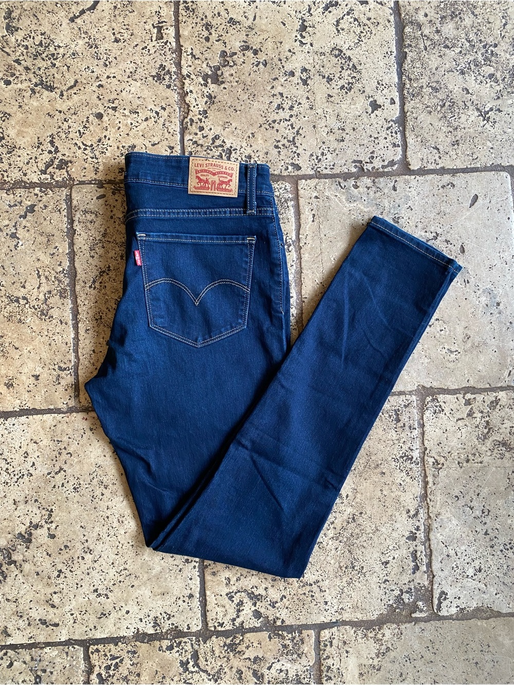 NWOT Levi's Dark Blue 711 Jeans